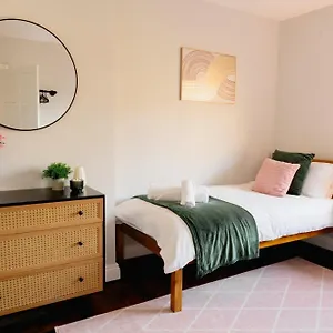  Holiday home Bowling Terrace By Above Rubies - Stylish, 3 Bedroom, Pet Friendly House In United Kingdom