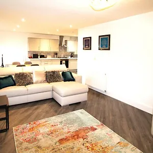  Holiday home - Rawmarsh - Great Customer Feedback - 2 Bed - New Build - High End Furnishings - Wheel Chair Accessible - Large Enclosed Garden - Dog Friendly United Kingdom