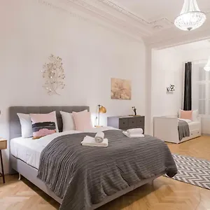 Apartment Palais Schottentor Austria