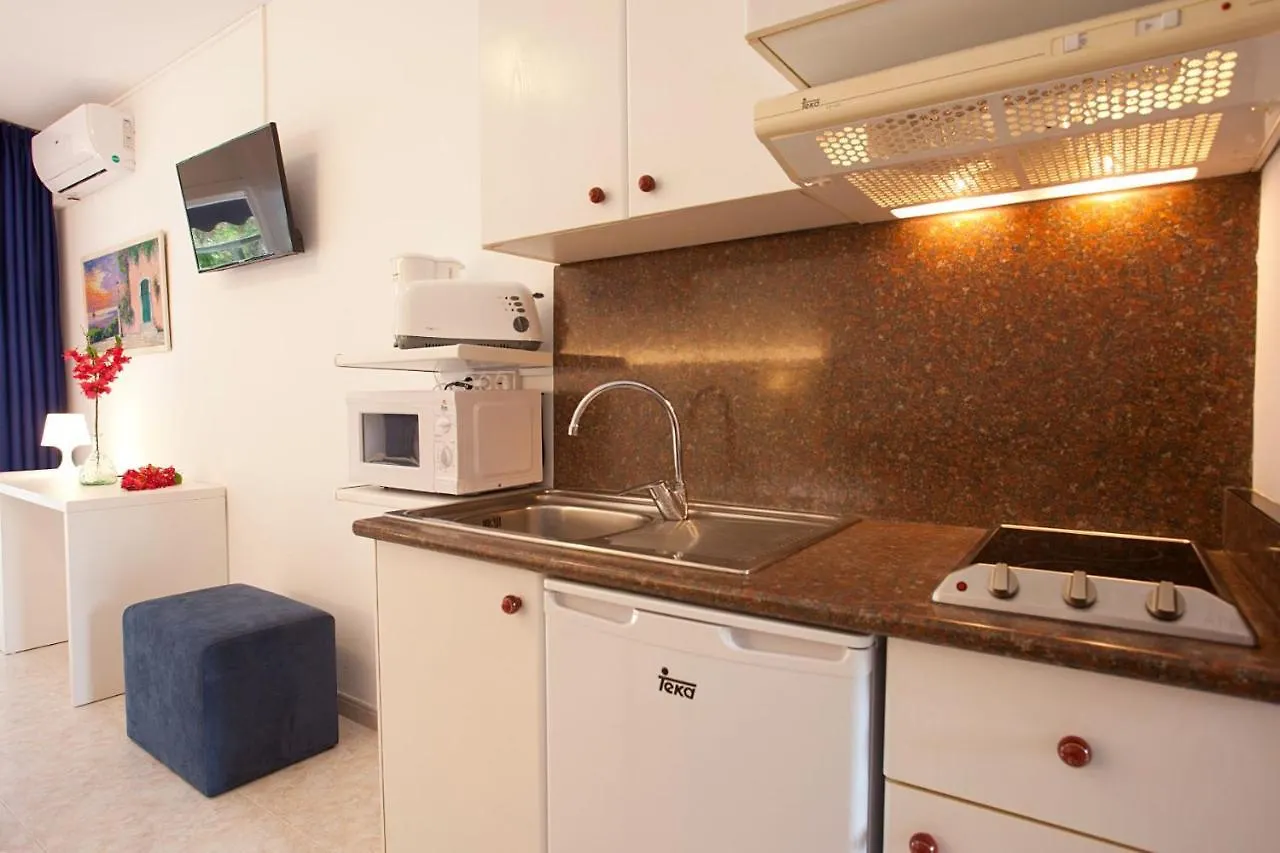 Apartamentos Cala Murada Minigolf Spain